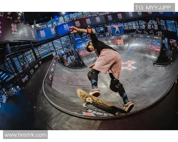 西安滑板队在极限运动嘉年华中的灵活性表现精彩点评